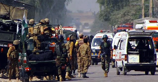 Pakistan askeri konvoyuna saldırı düzenlendi! 4 asker öldü