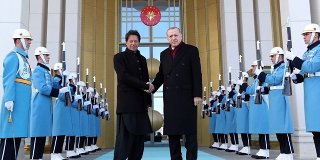 Pakistan Başbakanı Han'ın ziyareti ülke basınında geniş yer buldu