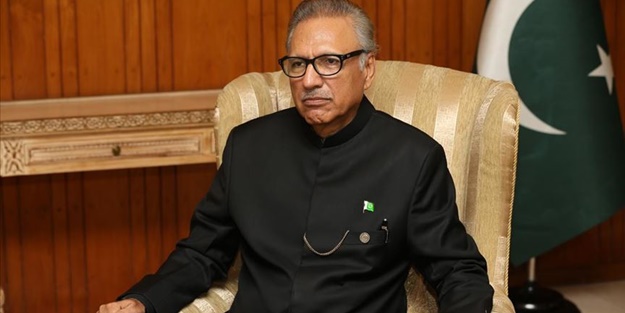 Pakistan Cumhurbaşkanı Arif Alvi 15 Temmuz ve Keşmir şehitlerini Daimi Bahar şarkısıyla andı