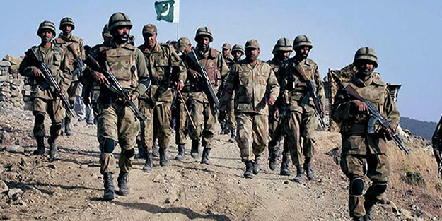 Pakistan Hindistan’a karşı 20 bin askerini harekete geçirdi