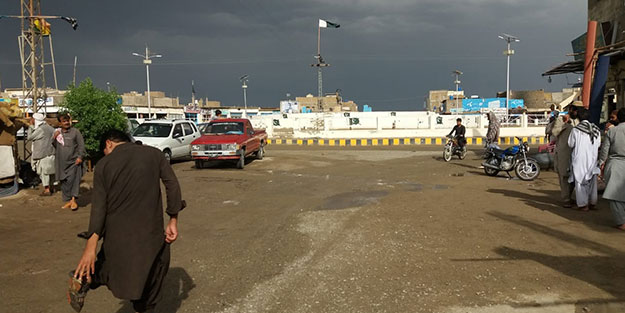 İran'daki koronavirüs ölümleri sonrası Pakistan'dan flaş karar