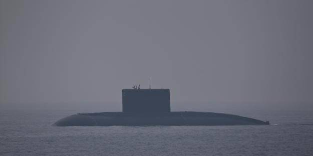 Pakistan, kara sularına girmeye çalışan Hint denizaltısı...