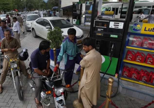 Pakistan tarihinde bir ilk! Amerika’dan bir milyon varil petrol