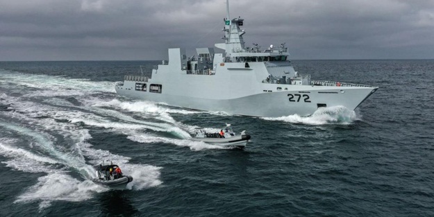 Pakistan, yeni korveti teslim aldı