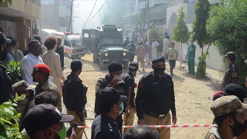 Pakistan'da 150 pilota sahte belgeyle pilotluk yaptıkları iddiasıyla uçuş yasağı getirildi