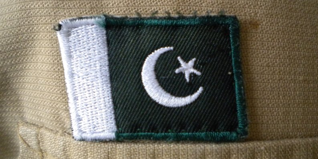 Pakistan'da 2 istihbarat yetkilisi otoparkta öldürüldü