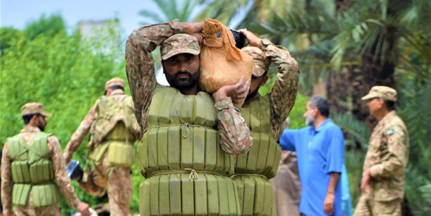 Pakistan'da acil durum ilanı