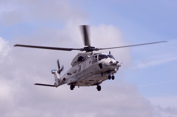 Pakistan'da askeri helikopter düştü