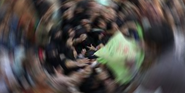 Pakistan'da bedava un izdihamı! 7 ölü çok sayıda yaralı