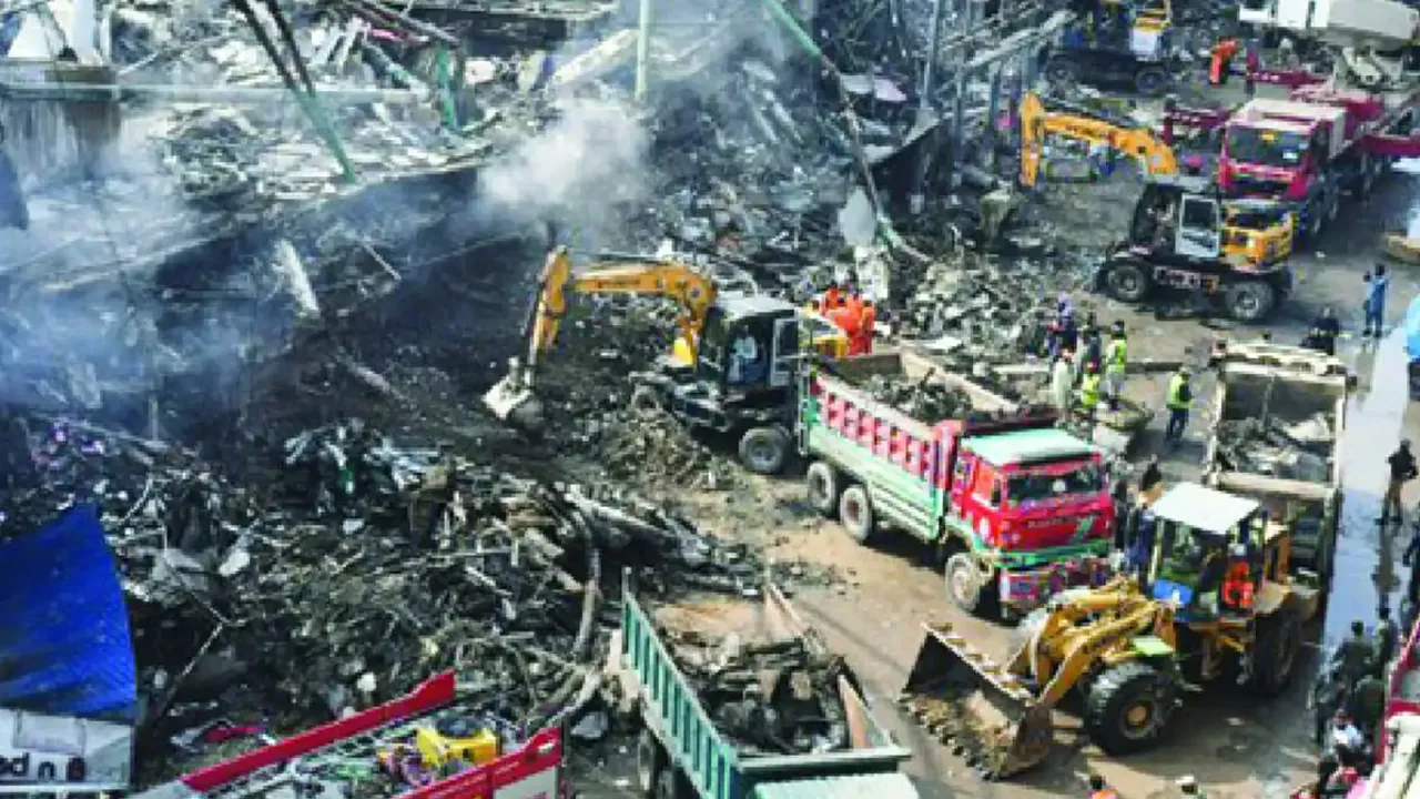 Pakistan'da bilanço ağırlaşıyor! Hayatını kaybedenlerin sayısı 71'e yükseldi