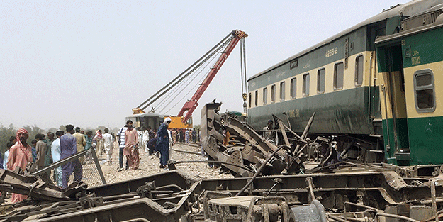 Pakistan’da büyük facia! 38 kişi öldü, 64 yaralı