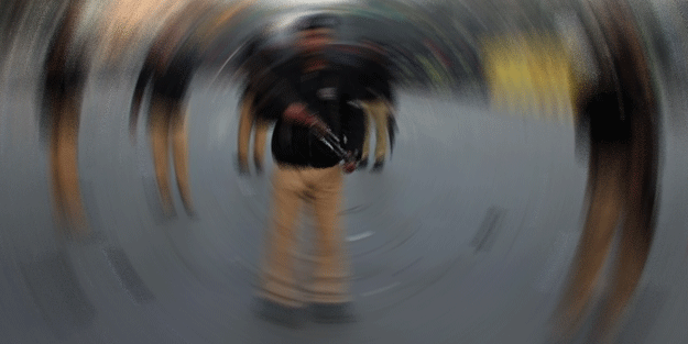 Pakistan'da polise saldırı! 1 ölü