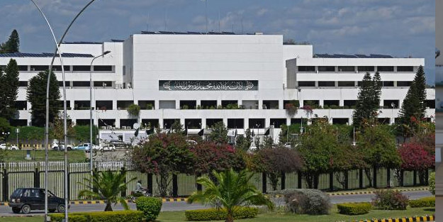 Pakistan'da enerji tasarrufu kapsamında iş yerleri erken kapanacak! Ülkeye 273 milyon dolarlık katkı