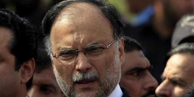 Pakistan'da eski Bakan'a yolsuzluk gözaltısı