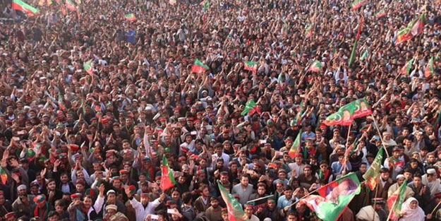 Pakistan'da eski Başbakan İmran Han'ın destekçileri sokaklara indi