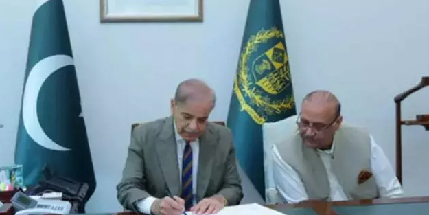 Pakistan’da geçici hükümetin başbakanı Hak Kakar göreve atandı: ülke için sistem kuruluyor!