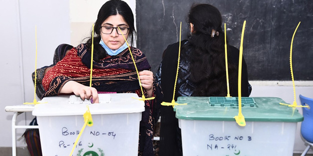 Pakistan'da halk 8 Ekim'de sandık başına gidiyor