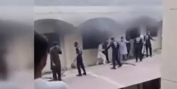 Pakistan'da hastane yandı! 5 çocuk öldü