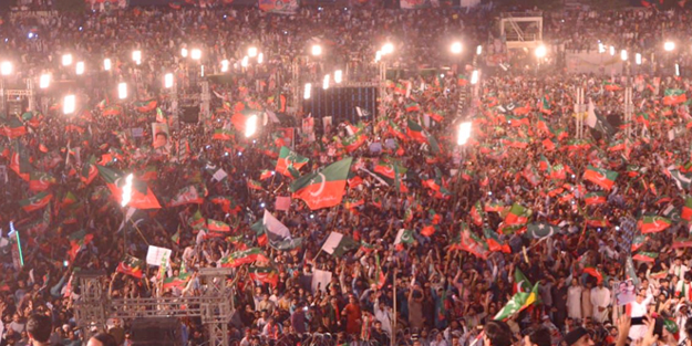 Pakistan'da İmran Han destekçilerinin başkente yürüyüşü başladı