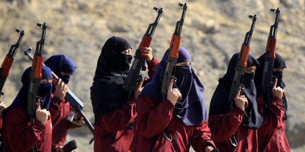 Pakistan’da kadınlara komando eğitimi