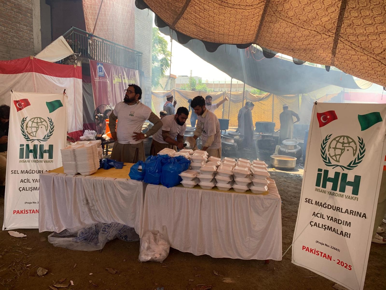 Pakistan’da ki sel mağdurlarına yardım ulaştırıldı