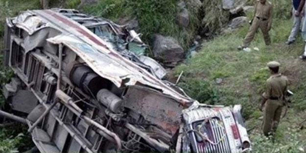 Pakistan'da korkunç kaza! 24 ölü