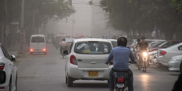 Pakistan'da kum fırtınası can aldı: 5 ölü