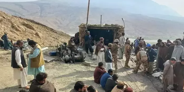 Pakistan'da madende patlama: 12 ölü