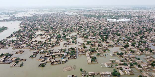 Pakistan'da muson yağmurları can alıyor! Ölü sayısı bin 663’e yükseldi