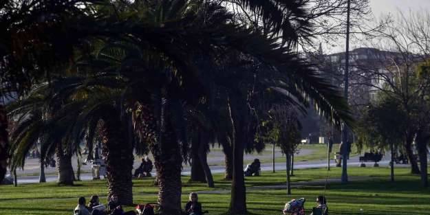 Pakistan'da okullar ve ofisler haftanın 3 günü kapalı kalacak