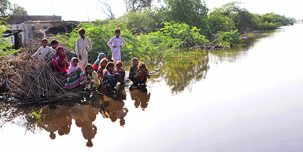 Pakistan'da ölenlerin sayısı artıyor