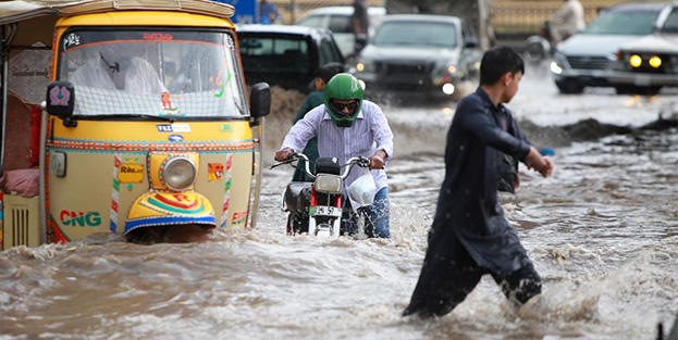 Pakistan'da ölü sayısı 154'e yükseldi!