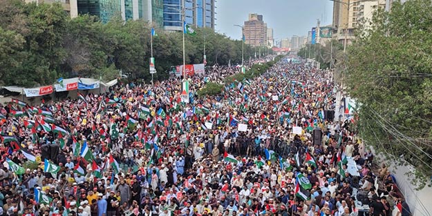 Pakistan’da on binler sokağa döküldü! Müslüman liderlere Filistin çağrısı
