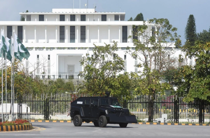 Pakistan’da ordu sokağa indi, küresel enerji krizini sonlandıracak kalıcı bir çözümün anahtarı aranıyor