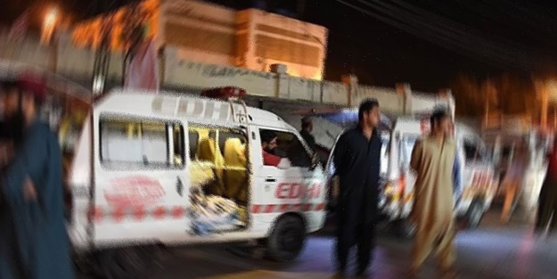 Pakistan'da panik! Ölü ve yaralılar var