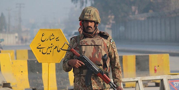 Pakistan'da patlama! Çok sayıda ölü ve yaralı var