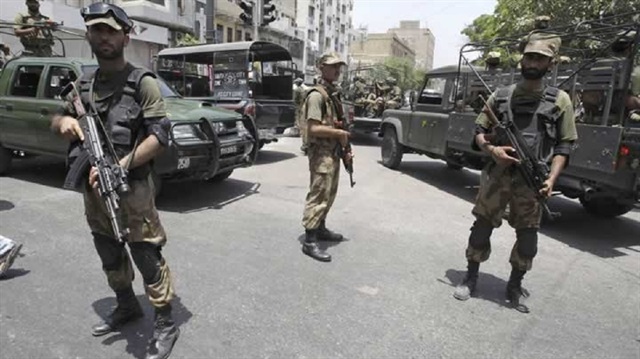 Pakistan'da polise saldırı