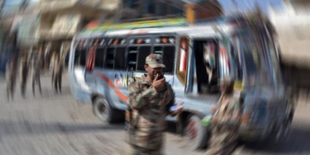 Pakistan'da silahlı saldırı! Ölü ve yaralılar var
