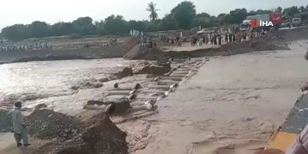 Pakistan'da sel can almaya devam ediyor: 8 ölü