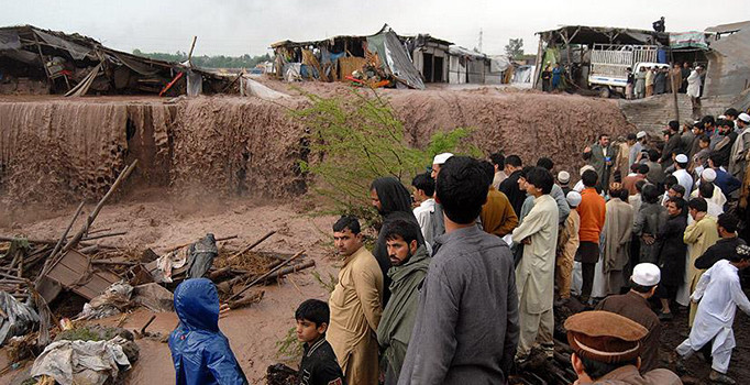 Pakistan'da şiddetli yağışlar 63 can aldı