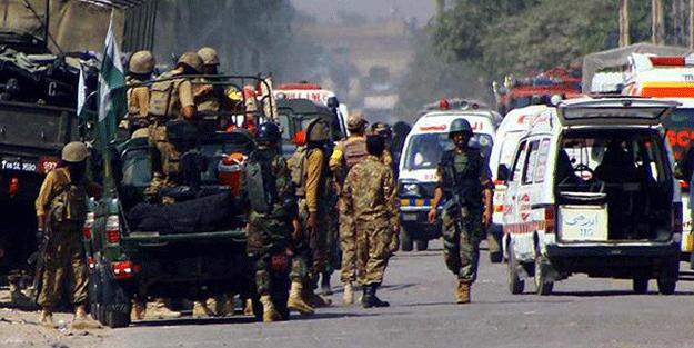 Pakistan'da şoke eden saldırı! Ölü ve yaralılar var