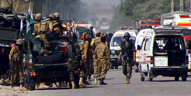 Pakistan’da teröristlerle çatışmada 2 asker öldü