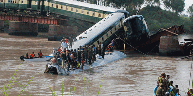 Pakistan'da tren kazası