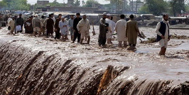 Pakistan'da yağışlar 13 can aldı