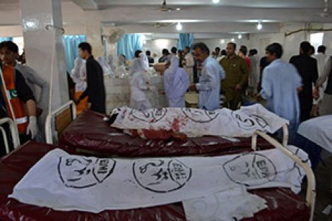 Pakistan’da bomba yüklü araçla saldırı: 40 ölü...