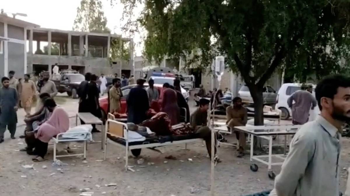 Pakistan’daki 5.9’luk deprem 20 can aldı