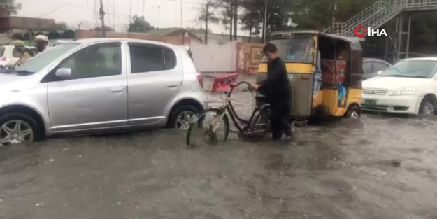 Pakistan’daki Muson yağmurlarında acı bilanço! Can kaybı 77’ye yükseldi