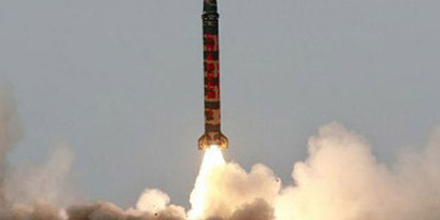 Pakistan’dan başarılı füze denemesi