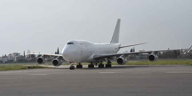 Pakistan'dan deprem bölgesine çadır sevkiyatı sürüyor