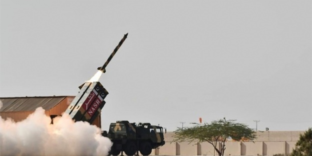 Pakistan'dan nükleer başlık taşıyabilen füze testi!
